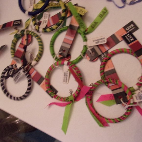 16 LIVE WORLDLY BRAZILIAN BRACELETS. SHELF1-1 - Picture 2 of 5